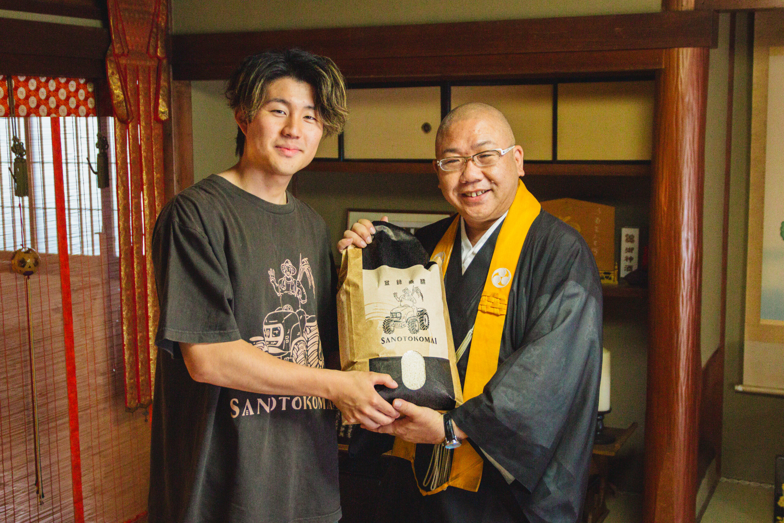 高野山真言宗 瑠璃山　極楽寺　　住職　早川　昇哲 さんと三男米の植田 衣武希（いぶき）